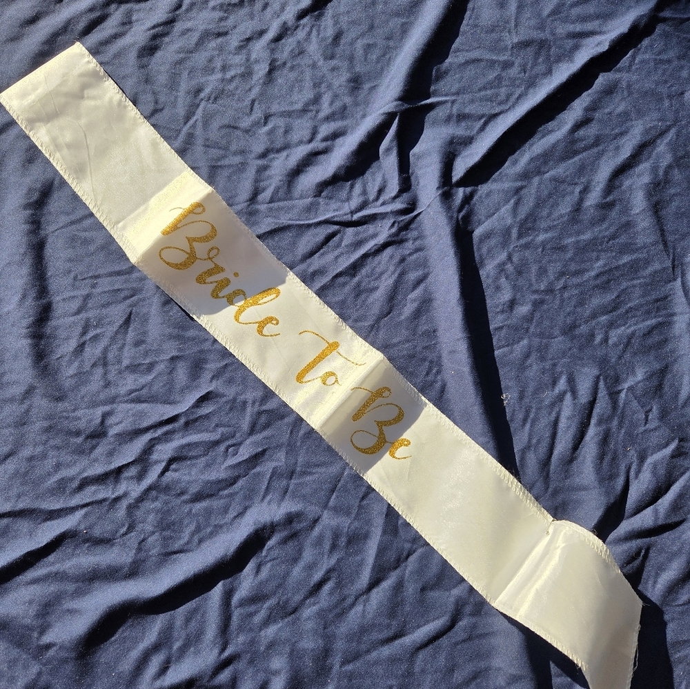 Bride Rhinestone Robe And Bride To Be Sash - Picture 5 of 7